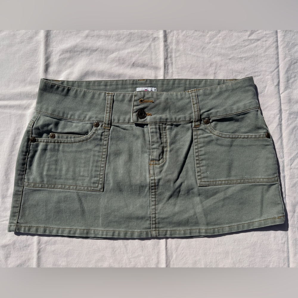 MOE Clothing Co. Y2K Cargo Mini Skirt – Size 5